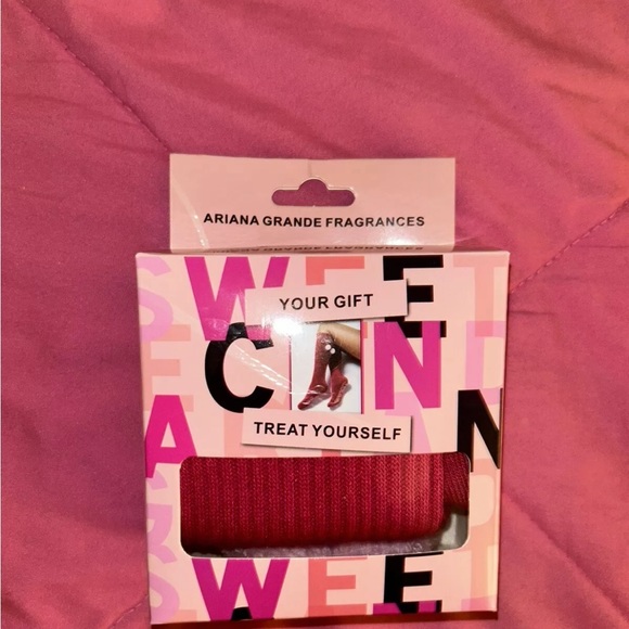 Ariana grande socks - Picture 2 of 3